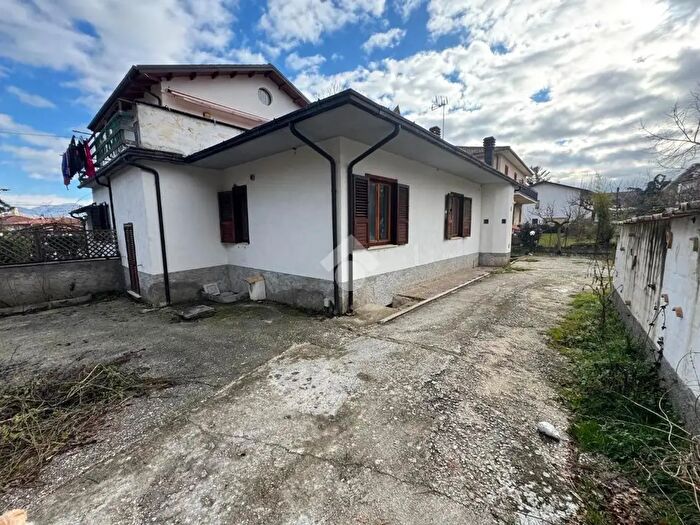 Casa quadrilocale in vendita in Via Fonte Ciofani, Scurcola Marsicana