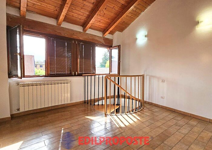 Casa bilocale in vendita in Via Angelo Rampoldi, Bregnano