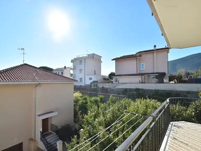 Appartamento trilocale in vendita in Via Monviso, Borghetto Santo Spirito