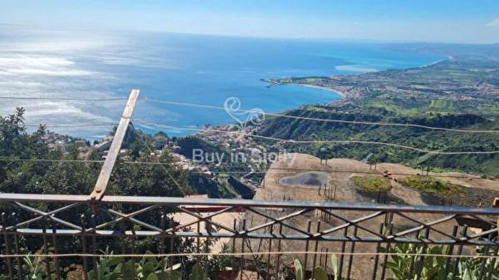 Appartamento quadrilocale in vendita in Via Cannoni, Taormina