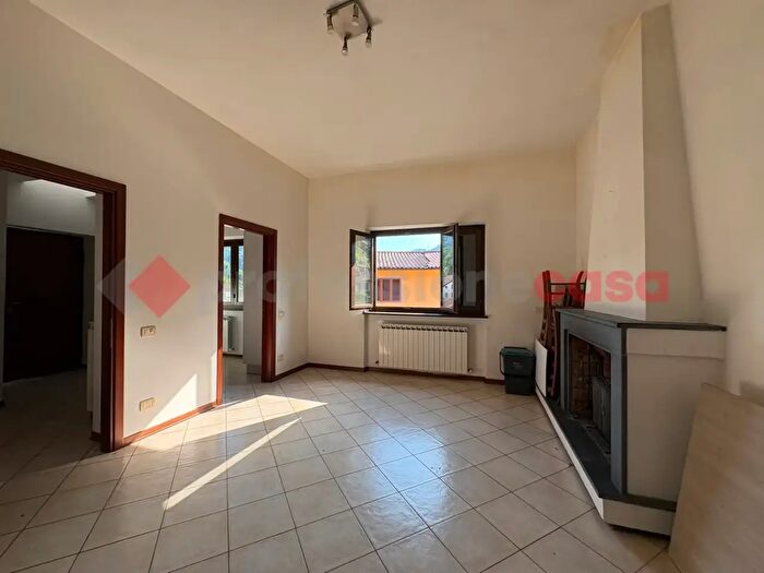 Appartamento trilocale in vendita in Via Marconi, Bagni Di Lucca