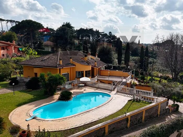 Casa con 17 locali in vendita in Via Colle Pizzuto, Frascati