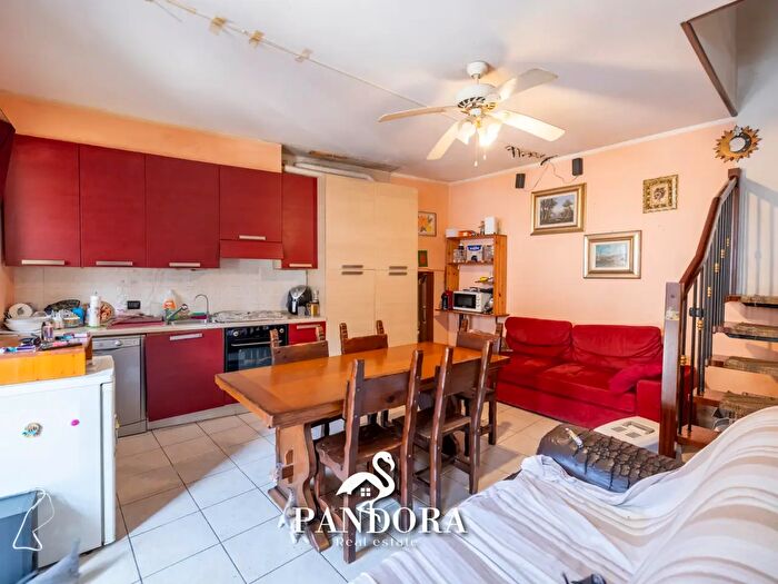 Appartamento con 5 locali in vendita in Via Centrale Vecchia, Cassano Magnago