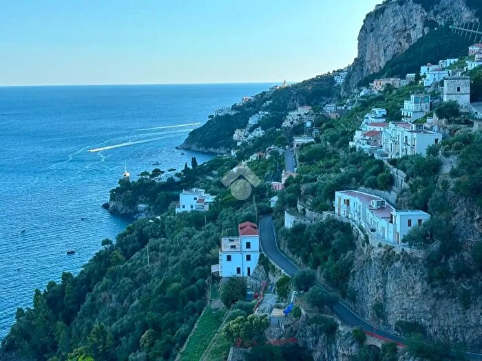 Appartamento trilocale in vendita in Via Maestra dei Villaggi, Amalfi