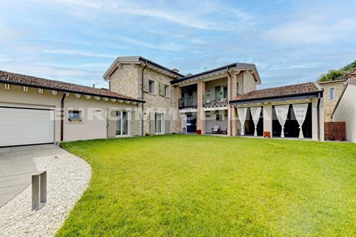 Casa con 5 locali in vendita in Via Don Eugenio Simoni, Gussago