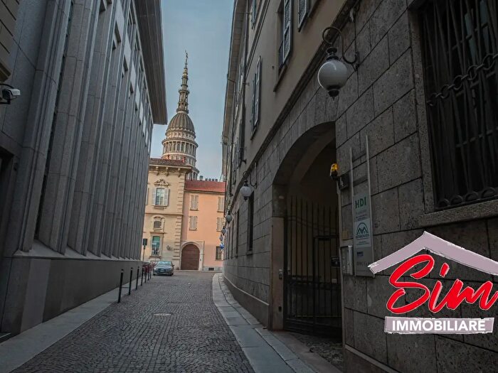 Appartamento con 10 locali in affitto in Via Benedetto Cairoli, Novara