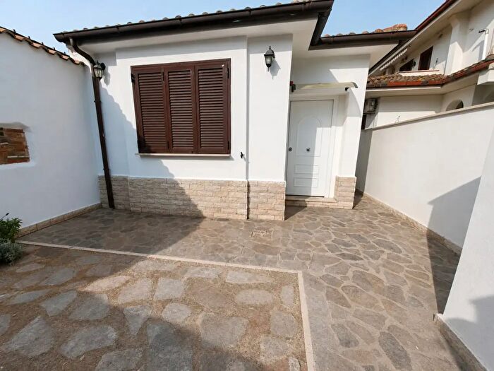Casa bilocale in affitto in Via Carlo Tappi, Roma