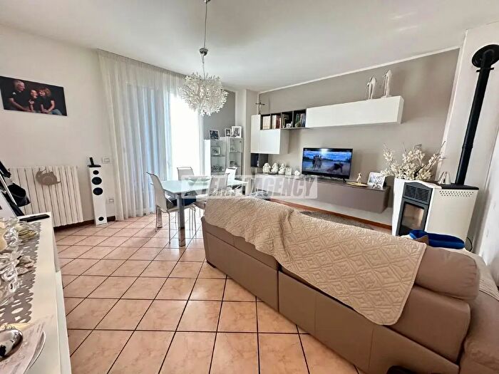 Appartamento trilocale in vendita in Via dei Raseni, Polinago