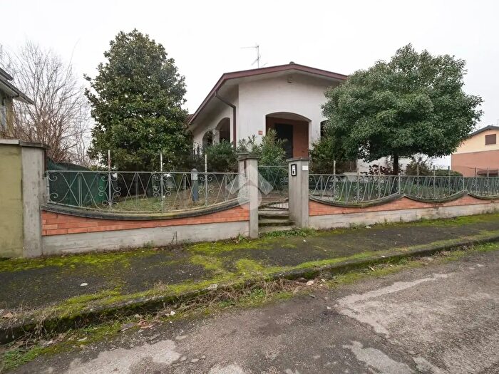 Casa quadrilocale in vendita in Via Fabio Filzi, Novi Di Modena