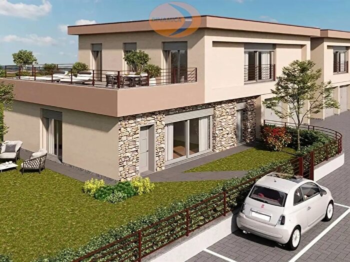 Appartamento trilocale in vendita in Via Volta, Casatenovo