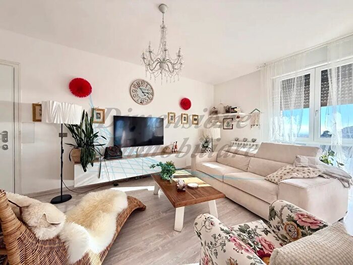 Appartamento quadrilocale in vendita in Piazza Giosuè Carducci, Rosignano Marittimo