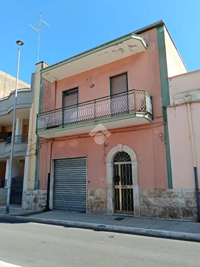 Casa con 6 locali in vendita in Piazza Galileo Galilei, Cassano Delle Murge