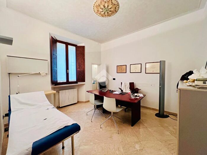 Appartamento trilocale in vendita in Via Dario Tassoni, Mantova