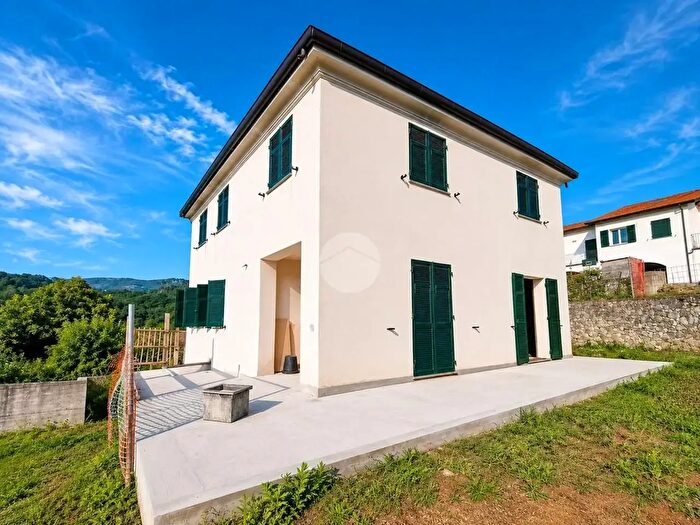 Casa con 6 locali in vendita in Via Roma, Ricco' Del Golfo Di Spezia