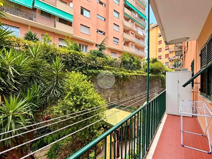 Appartamento trilocale in vendita in Via dei Reggio, Genova