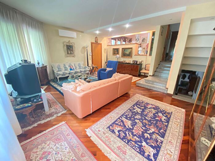 Casa con 5 locali in vendita in Via Cecconi, Prato