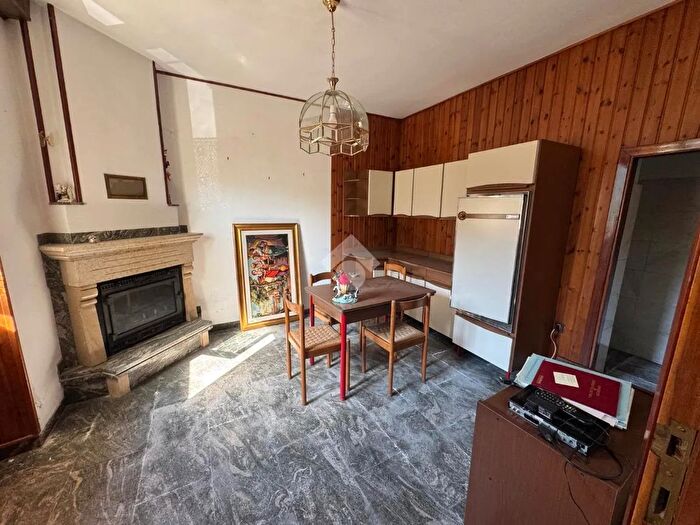 Casa quadrilocale in vendita in Via delle Giberghe, Capistrello