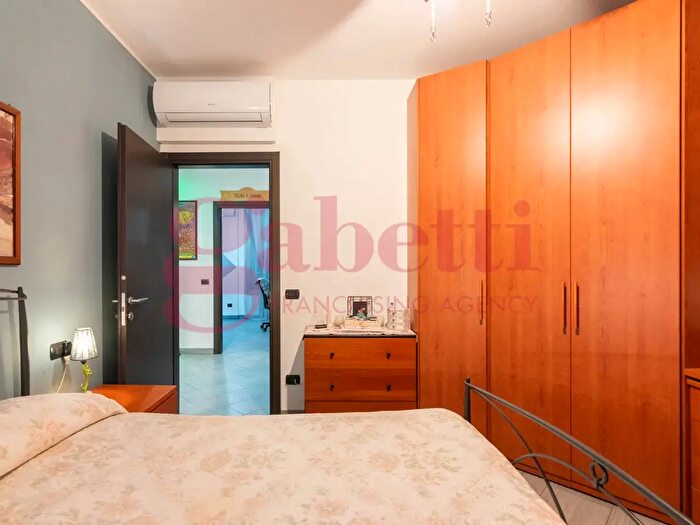 Appartamento quadrilocale in vendita in Via Costantino Baroni, Milano