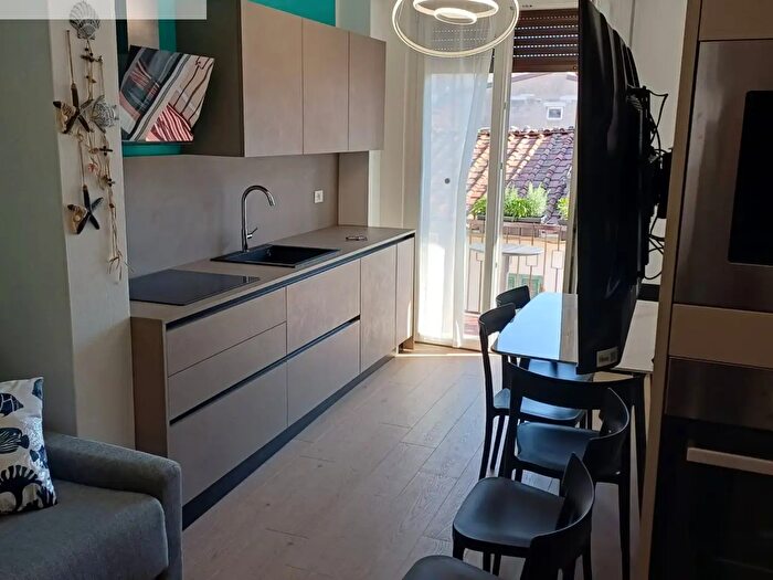 Appartamento trilocale in affitto in Via San Martino, Viareggio