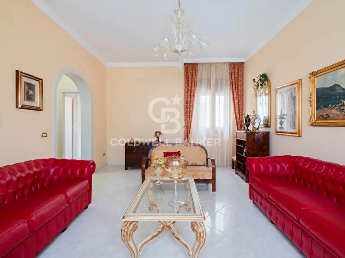 Appartamento con 5 locali in vendita in Via Ugo Foscolo, Galatina