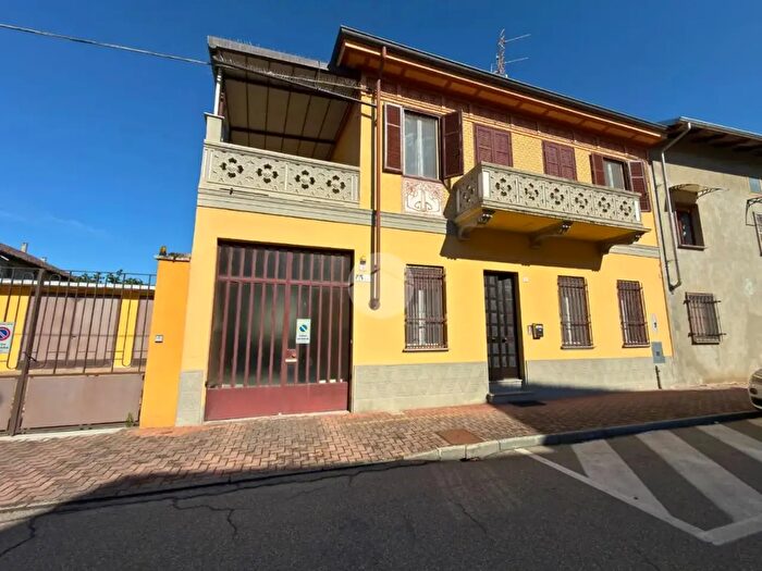 Casa trilocale in vendita in Via Ricaldone, Borgo Vercelli