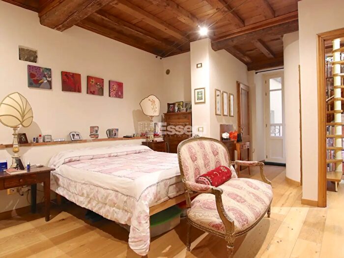 Appartamento con 9 locali in vendita in Corte Pini, Lucca