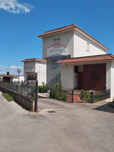 Casa con 5 locali in vendita in Minturno