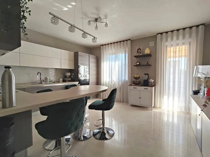 Appartamento con 7 locali in vendita in Via Gentile, San Severo