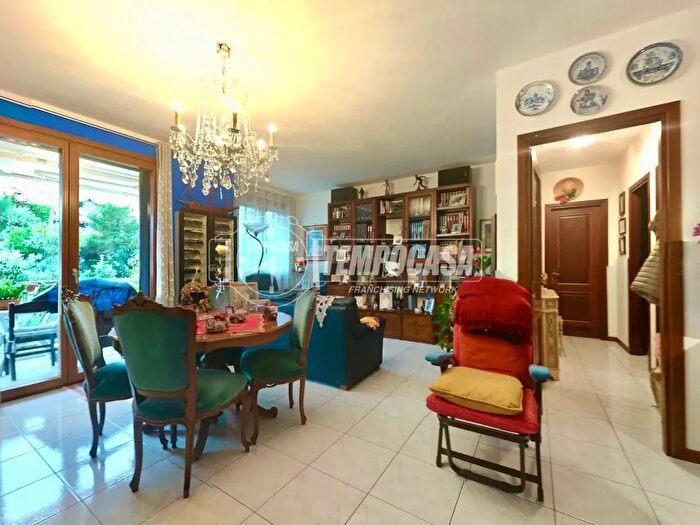 Appartamento quadrilocale in vendita in Viale Villa Gavotti, Genova