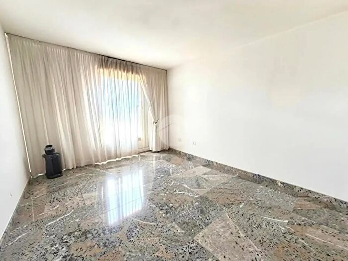 Appartamento trilocale in vendita in Via Marzabotto, Corsico