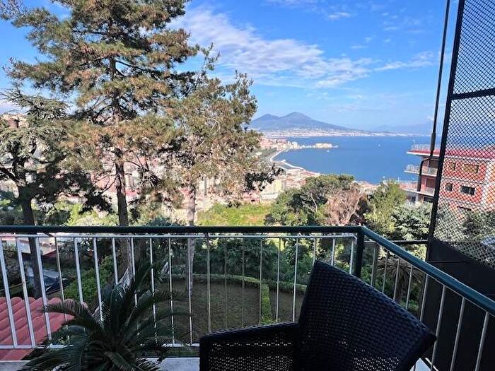Appartamento trilocale in affitto in Via Alessandro Manzoni, Fuorigrotta, Napoli