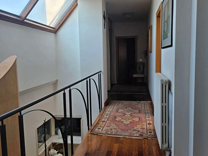 Appartamento con 10 locali in vendita in Reggio nell'Emilia