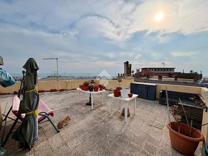 Appartamento con 6 locali in vendita in Via dei Sessanta, Genova