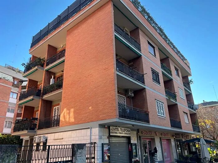 Appartamento trilocale in vendita in Viale dei Colli Portuensi, Roma