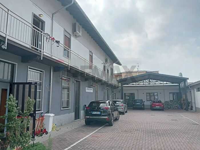 Appartamento con 9 locali in vendita in Olgiate Olona