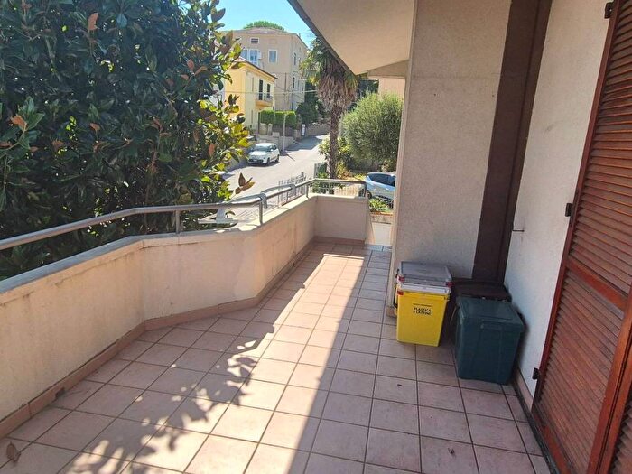 Appartamento quadrilocale in vendita in Via San Giovanni, Centro, Osimo