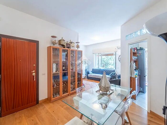 Appartamento trilocale in vendita in Via di Valle Aurelia, Roma