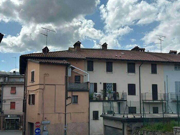 Appartamento con 15 locali in vendita in Via Boccaccio, Panicale