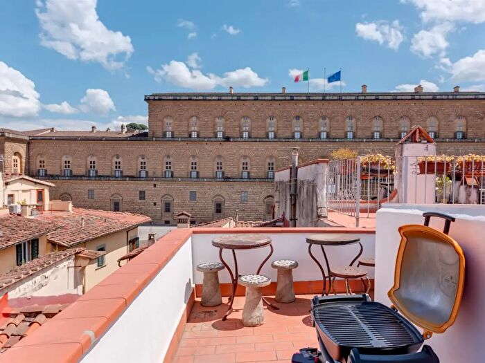 Appartamento con 5 locali in affitto in Firenze