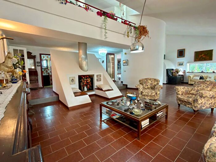 Casa con 11 locali in vendita in Via Ezio Vanoni, Perugia