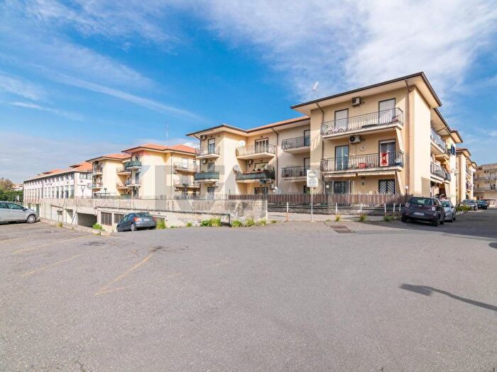 Casa con 6 locali in vendita in Via Nazionale, Motta Sant'Anastasia
