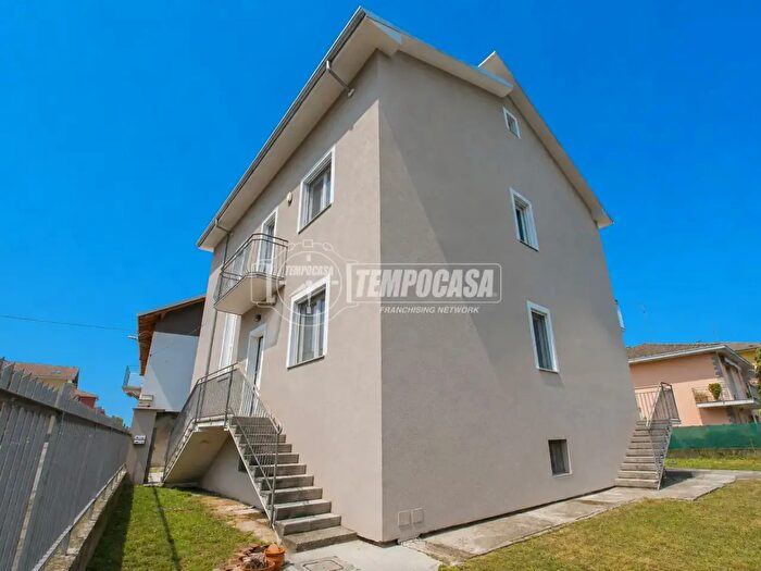 Casa con 7 locali in vendita in Novara