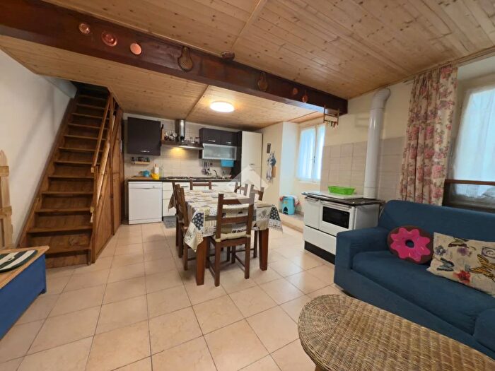 Casa trilocale in vendita in Via Walter Manganelli, Castello DellAcqua