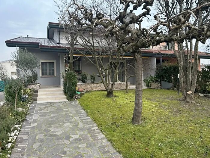 Casa quadrilocale in vendita in Via P Bottazzo, Mestrino