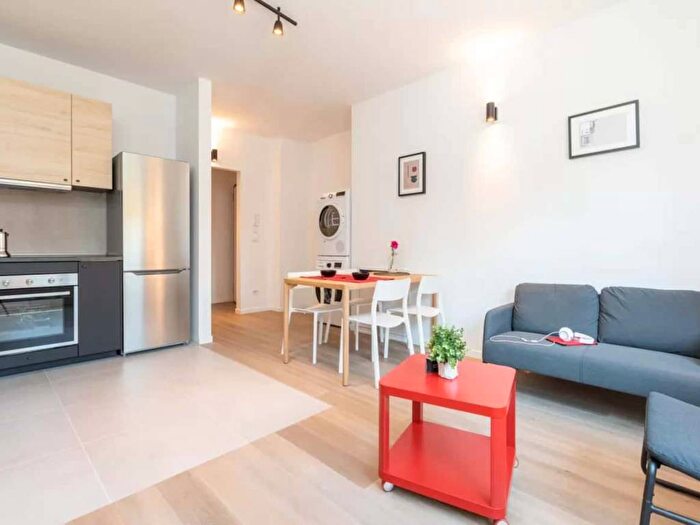 Appartamento quadrilocale in affitto in Via Vespri Siciliani, Giambellino, Milano