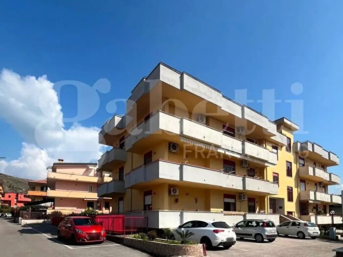 Appartamento con 6 locali in vendita in Via Arbustella, Vitulazio