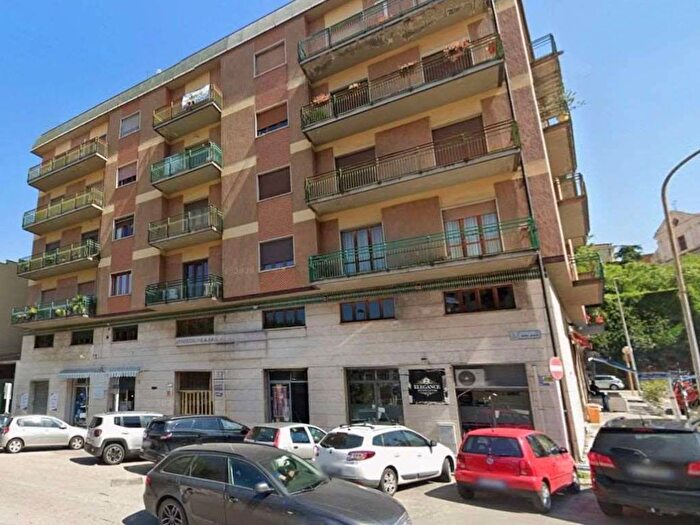 Appartamento trilocale in affitto in Via delle Poste, Centro Storico, Benevento