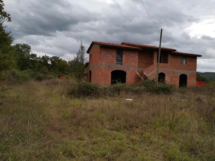 Casa quadrilocale in vendita in Bucine