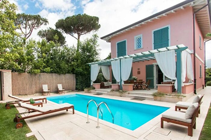 Casa con 9 locali in affitto in Fiumetto Pietrasanta Lucca, Pietrasanta