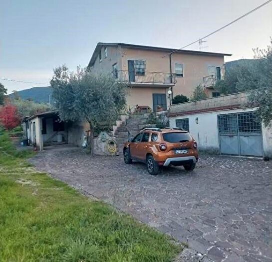 Appartamento con 5 locali in vendita in Vocabolo Schiazze, Toffia